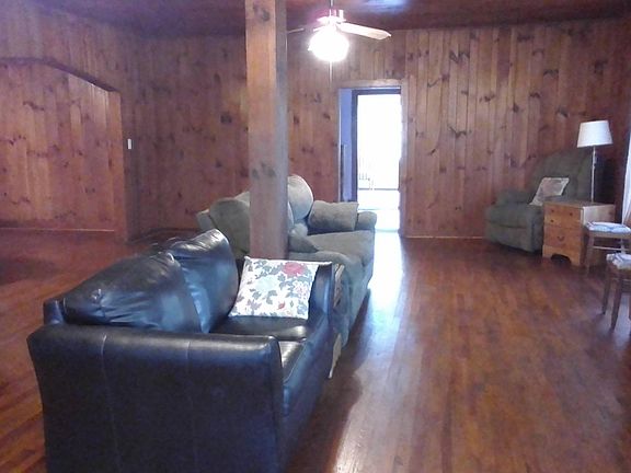 4th image of 49 Hemlock Hills Dr