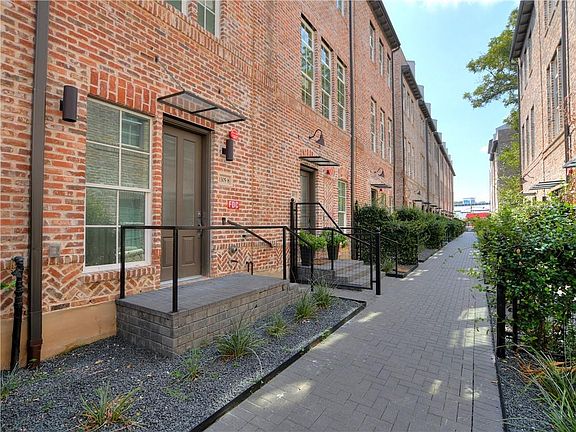2nd image of 1305 Town Creek Dr #8