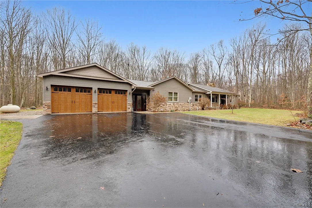2121 Oak Ridge Dr photo 1