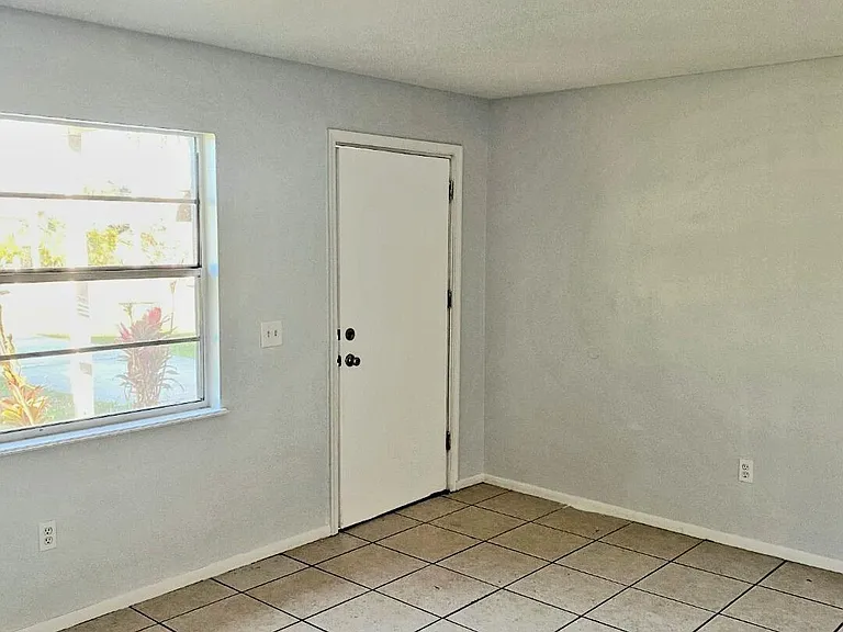 3020 Mary St — Photo 20