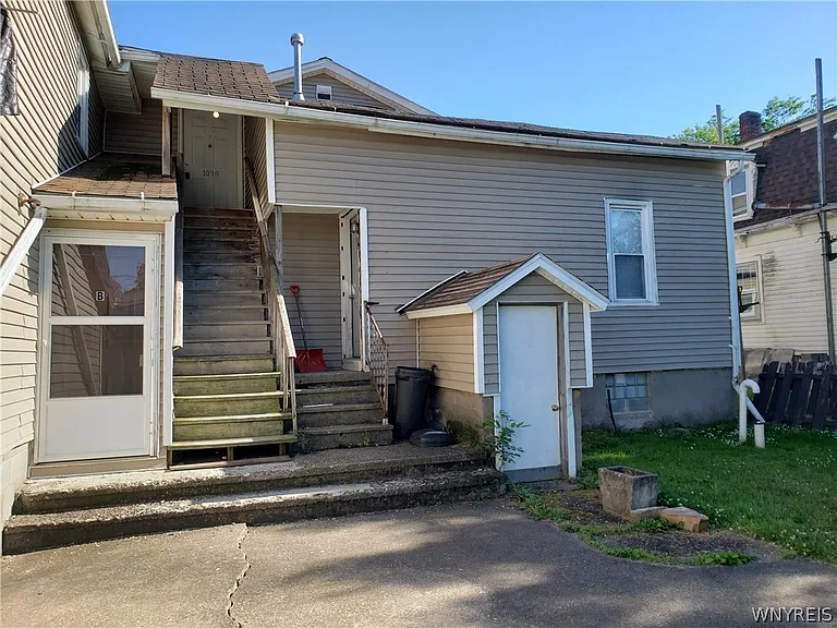 109 W Bank St #A — Photo 9