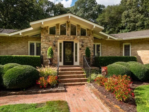 517 Woodards Ford Rd, Chesapeake, VA 23322