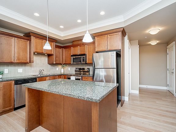 4th image of 22150 Dewdney Trunk Rd #301