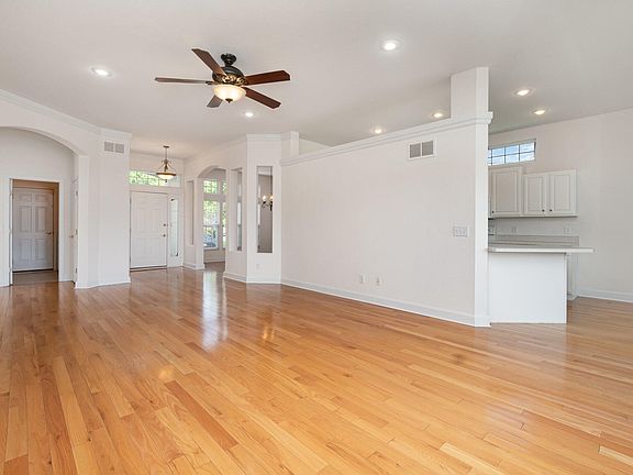 5th image of 2731 Saint Charles Circle Union Ky