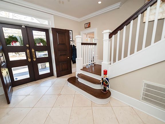 4th image of 511 Glendalyn Ave