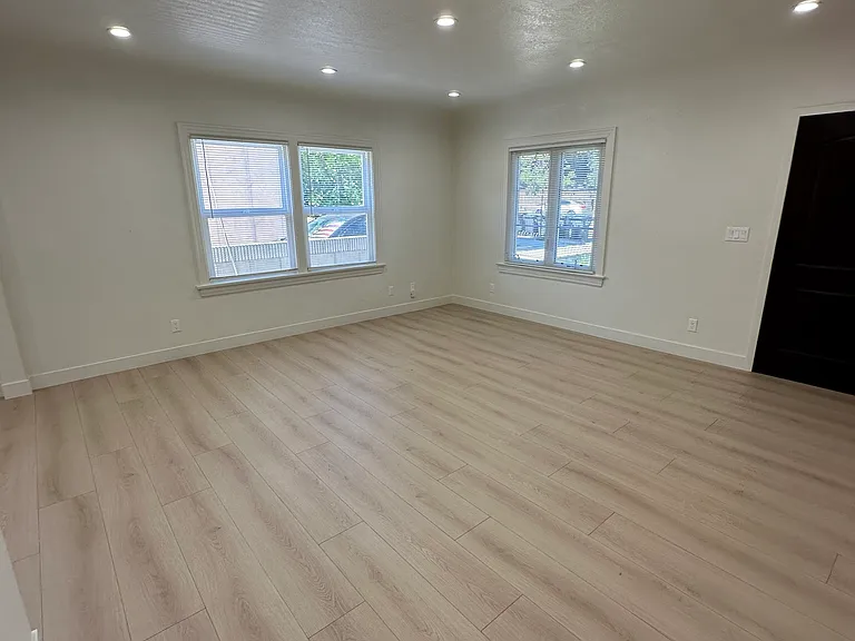 215 Sinclair Ave #215 — Photo 6