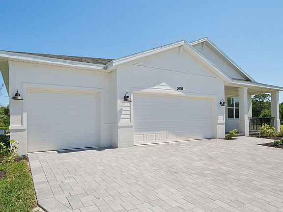 3rd image of 5693 Hampton Park Circle