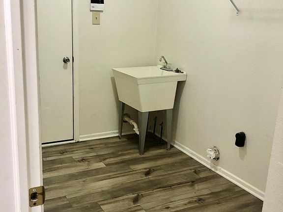 5th image of 5820 Noble Dr