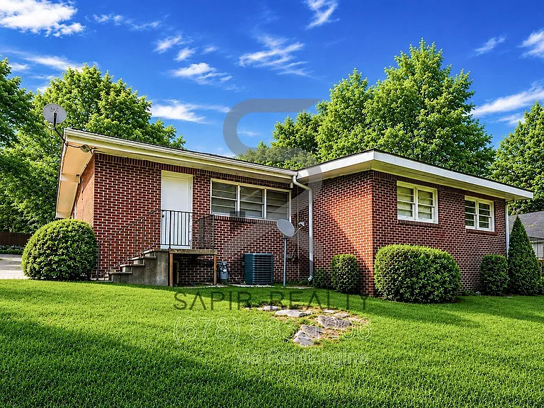 1055 Pine St NE — Photo 14