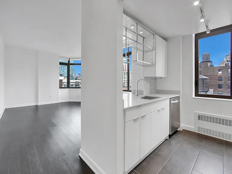 77 W 24th St #20J — Photo 4