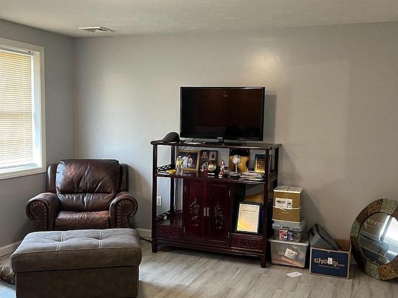 5th image of 454 Daniels St