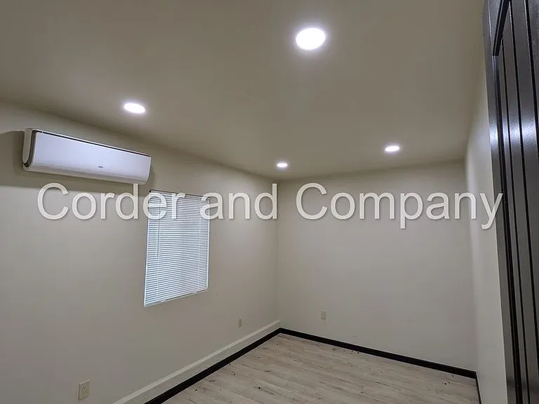 302 Valencia Dr NE — Photo 12
