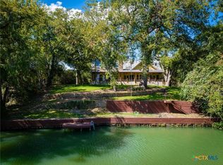 302 Guadalupe River Dr, Seguin, TX 78155