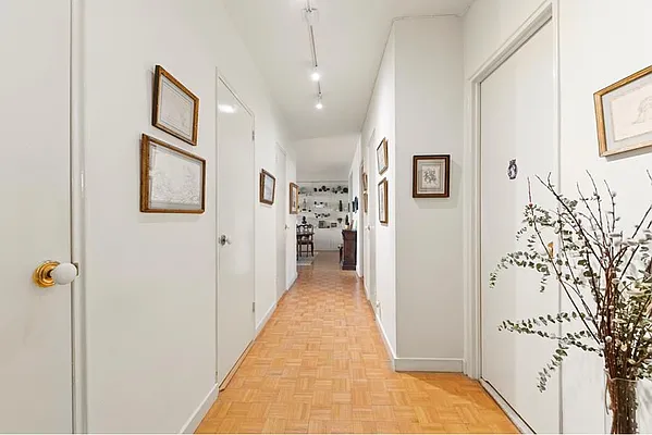 Sold by Sloane Square | media 4