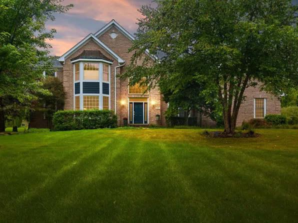 8207 Red Bark Ln, Cary, IL 60013