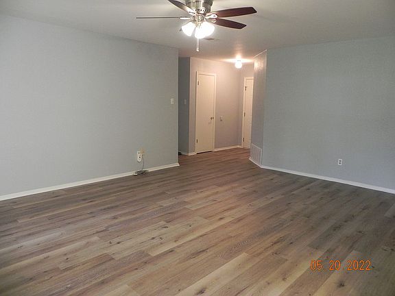 4th image of 7504 Bloomfield Dr