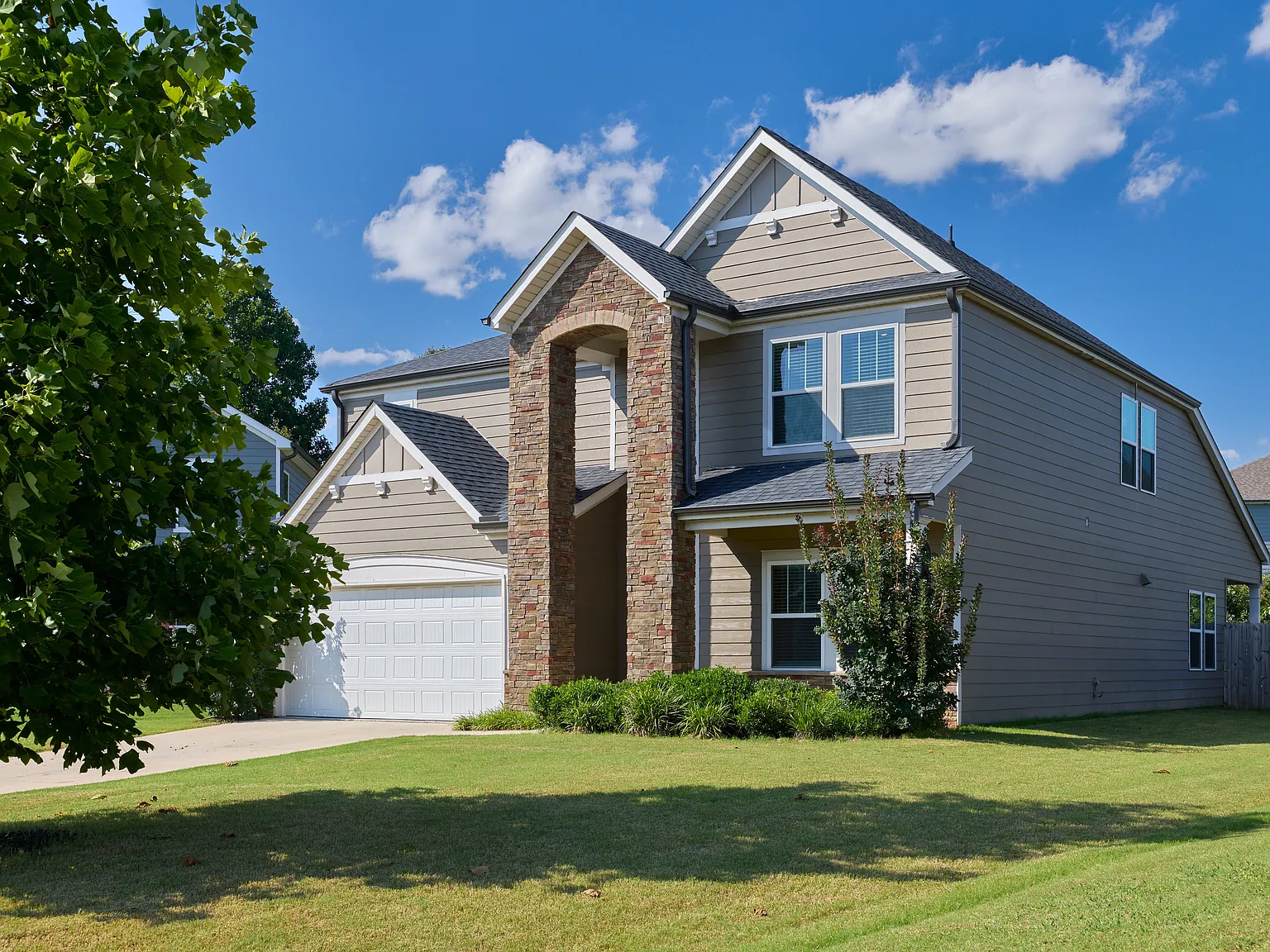 4 bed, 2770 sqft, $2,695 — Photo 3