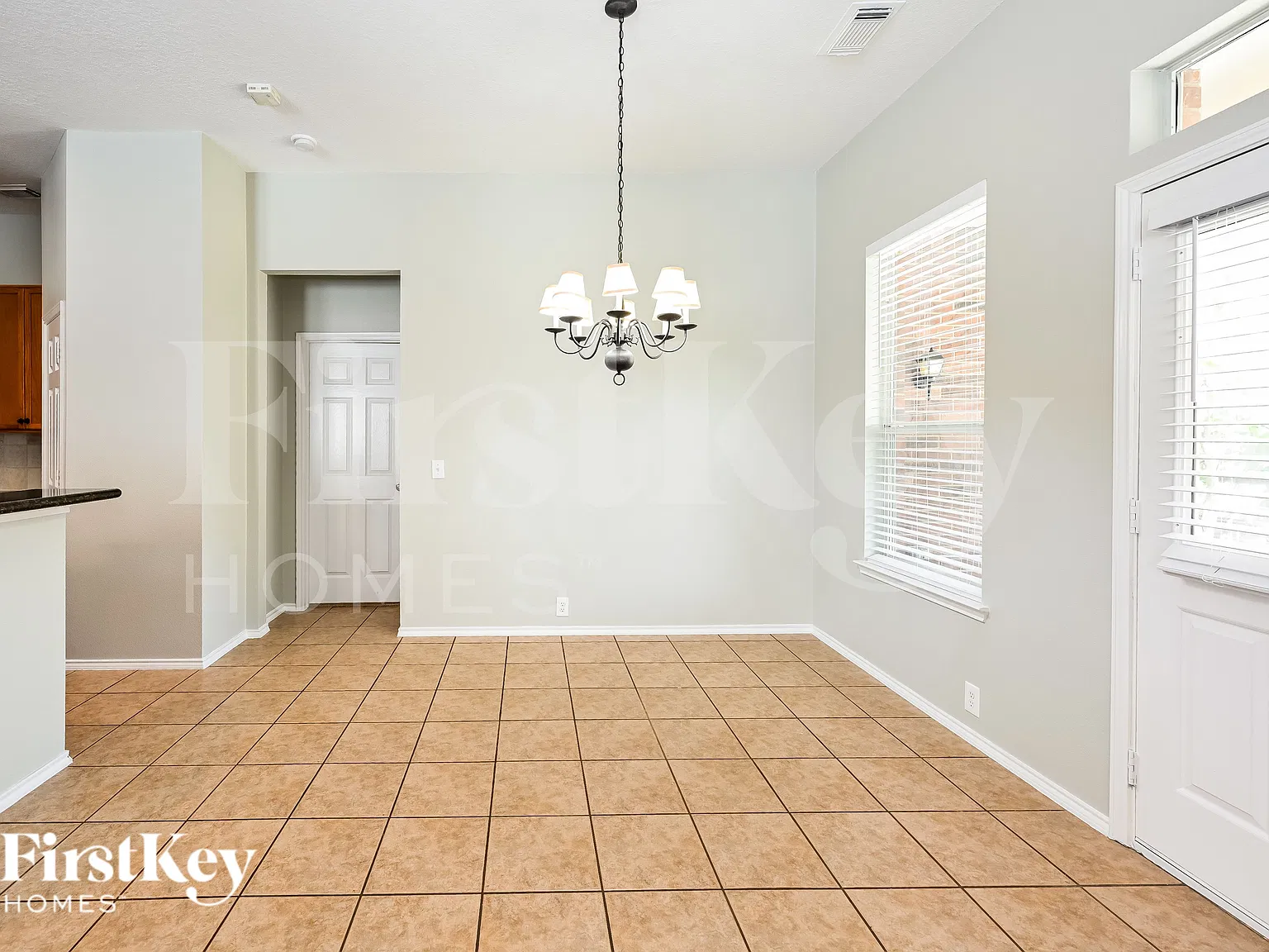 5 bed, 3.0 bath, 3248 sqft, $2,355 — Photo 4