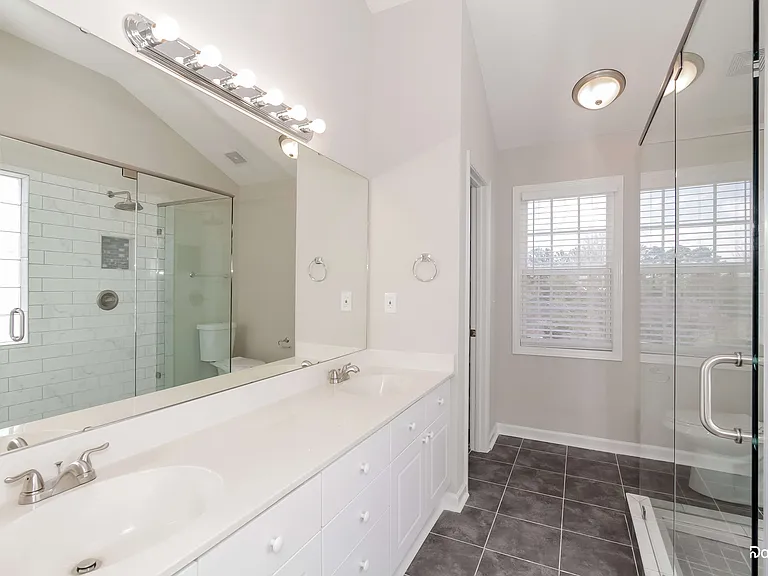 104 Lenox Ln — Photo 7