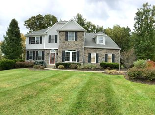 6 Shelbourne Dr, Halfmoon, NY 12065