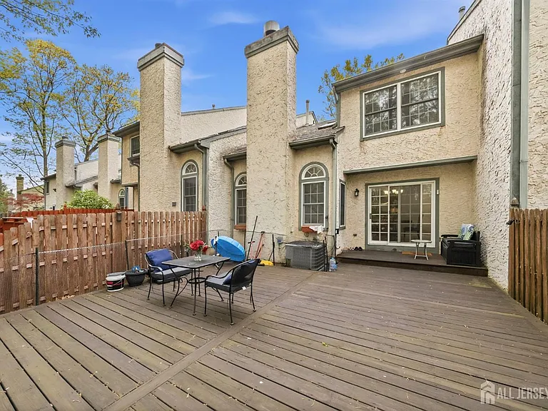 3 Dorchester Dr — Photo 52