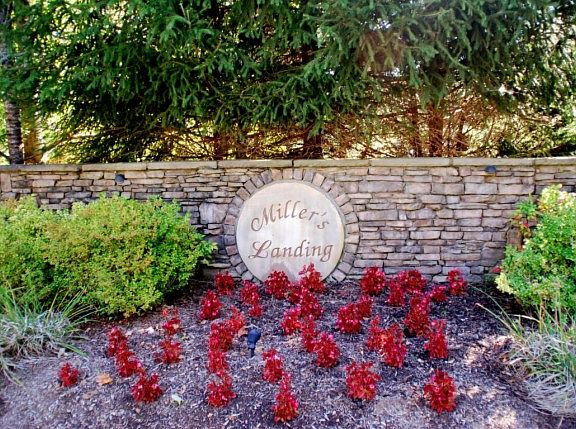 5th image of 102 Otter Ln