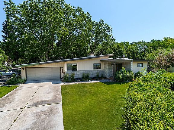 3rd image of 2311 Ivy Ln
