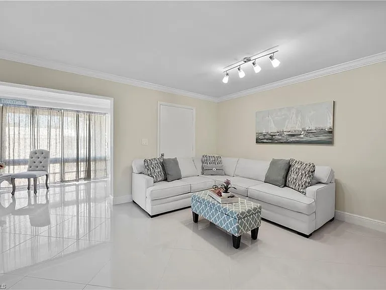 2100 Gulf Shore Blvd N #212 — Photo 9