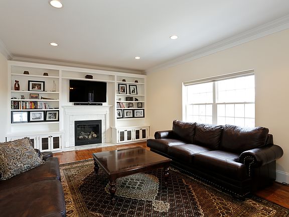 5th image of 18 Rosemary Ct