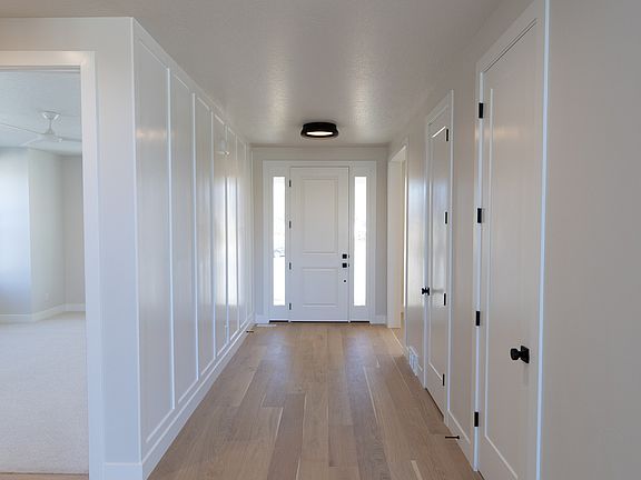 4th image of 691 W Eaglecrest Cir