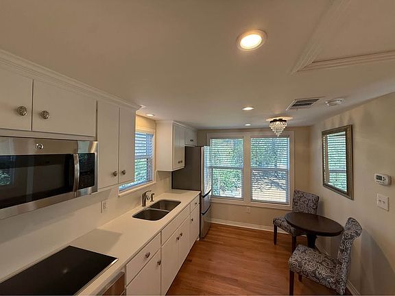 4th image of 4214 McNutt St #1