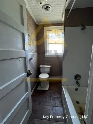 187 Burrows St — Photo 10