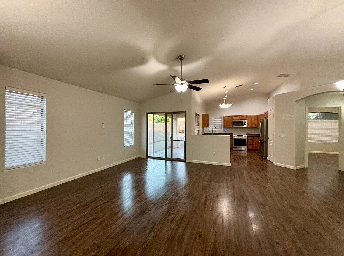3 bed, 2.0 bath, 1328 sqft, $1,850 — Photo 4