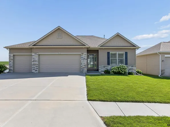 17203 Jackson Ave, Gretna, NE 68028