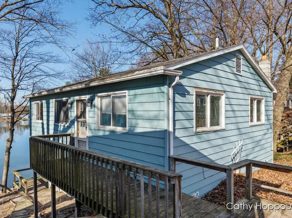 291 N Coolidge Dr, Six Lakes, MI 48886