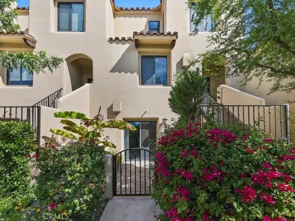 1045 Villorrio, Palm Springs, CA 92262