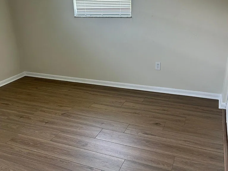 560 Lake August Dr — Photo 18