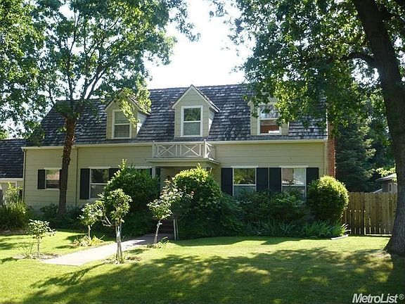 3rd image of 7524 N Andrea Ave