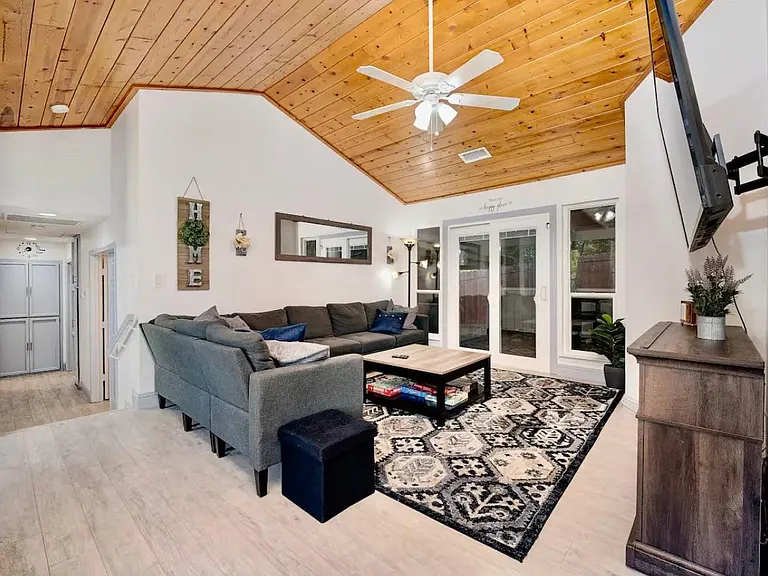 Living room, comes unfurnished
