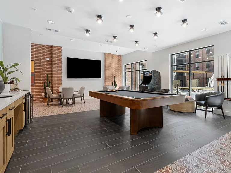 Eastpoint Apartments — Photo 45
