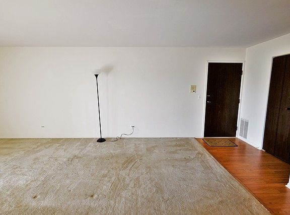 3rd image of 991 Yosemite Trl APT A