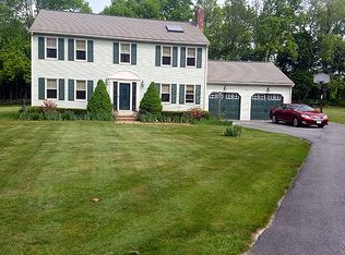 19 Camelot Cir, Dudley, MA 01571