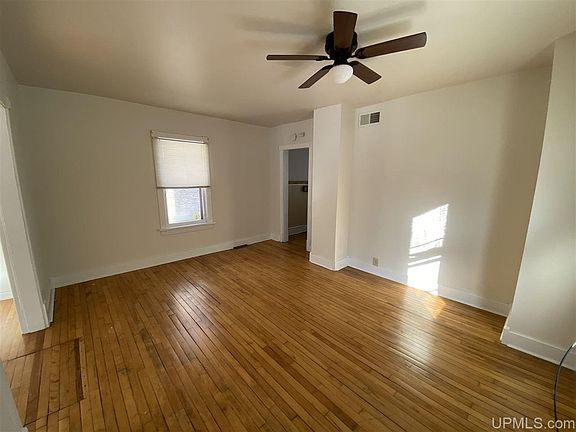 5th image of 310 W Calverley Ave