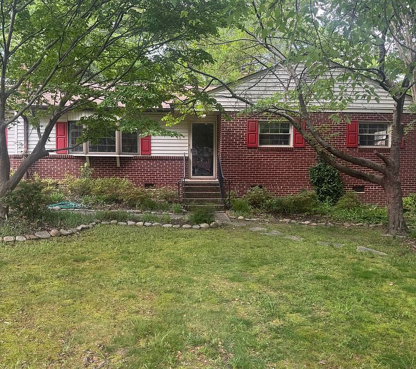 1st image of 15 Forestdale Dr