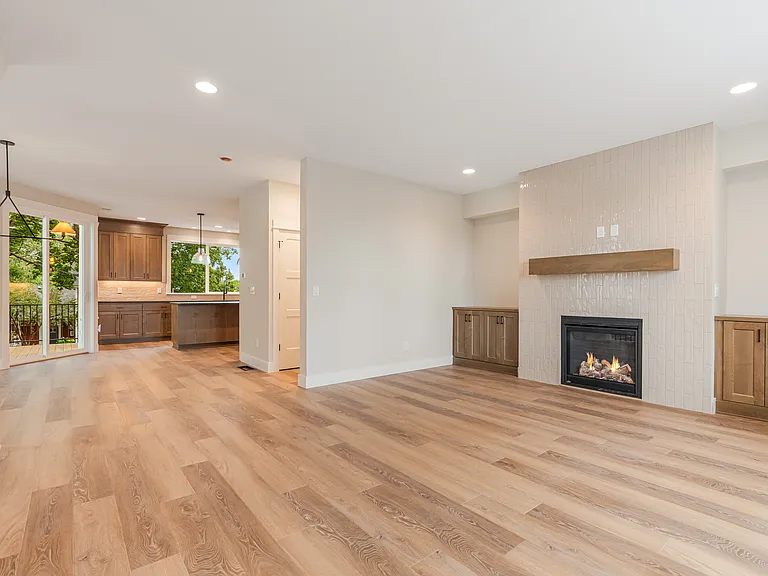 464 SE Haddock Ln — Photo 5