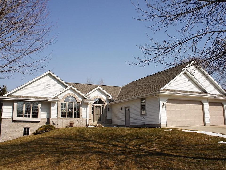 Well Kept House On Port's Bluff Area!