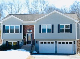 6 Heywood Ln, Johnston, RI 02919
