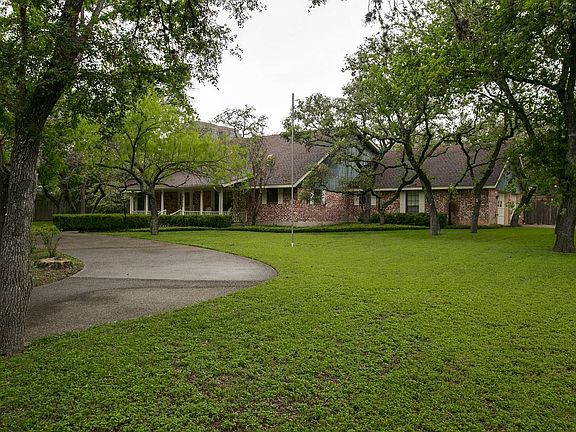 2nd image of 8723 Post Oak Ln