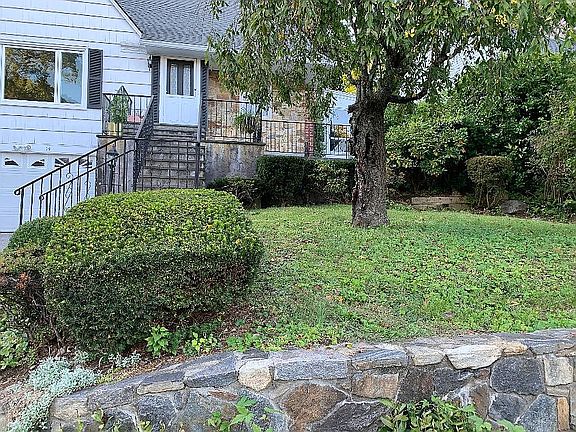 2nd image of 14 Dogwood Dr