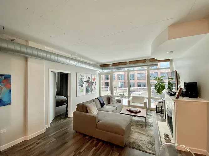 1 bed, 822 sqft, $3,050 — Photo 3